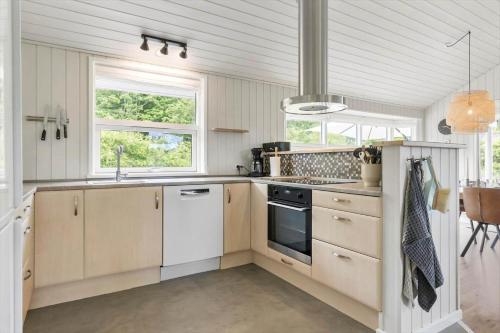 Una cocina o zona de cocina en TV1610-Bindslev-Agerhonevej-8