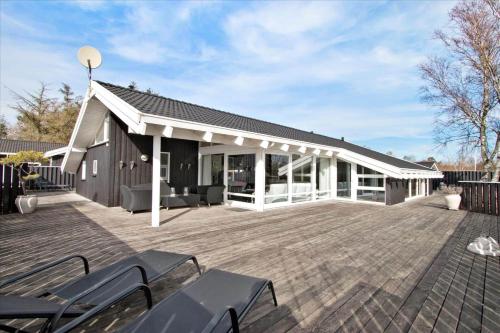 a large deck with benches and a building at TV1170-Jerup-Engblommen-7 in Jerup