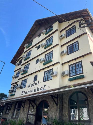ホテルが所在する建物