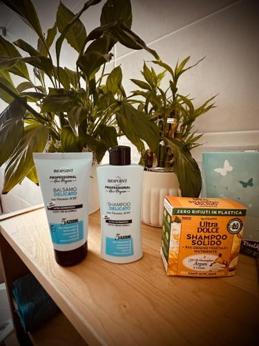 a table with two bottles of sunscreen and a box at Green Home in Rozzano