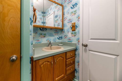 Koupelna v ubytování K0135 Roundabout Resort - Oceanside, Pet Friendly, Pool, Hot Tub