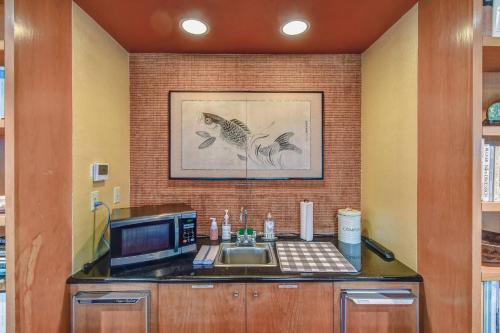 Dapur atau dapur kecil di M'walimu @ High Hope Ranch near Fossil Rim w/ Pool