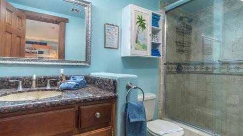 Ένα μπάνιο στο El Pueblo C1