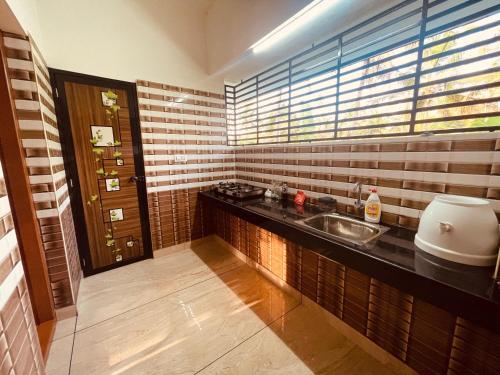 Küche/Küchenzeile in der Unterkunft Home Stay in Pallikunnu, Kannur