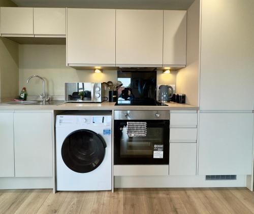 Richmond Row Apartments - Free On-Site Parking, WiFi & EV photo 167