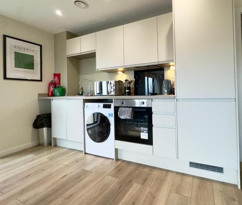 Richmond Row Apartments - Free On-Site Parking, WiFi & EV photo 166