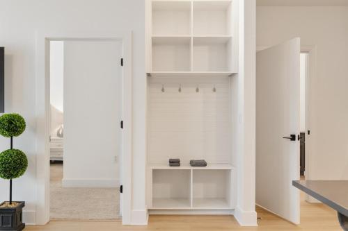 Ένα μπάνιο στο Parkside Chic 2BR Near Regions Field n Park