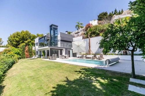 136-Luxury Villa, Sea Views, Private Heated Pool