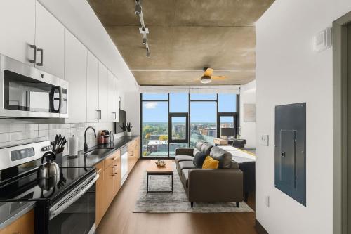 a kitchen with a couch and a living room at Bright n Airy Studio Perfect City Escape 9 in Birmingham