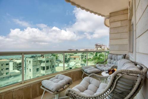 Billede fra billedgalleriet på Veil - Modern 3-Bedroom Apt & Balcony in Aley i Aley