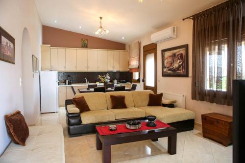 a living room with a couch and a table at Village House in Petropiyí