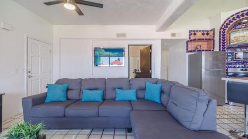 Gallery image of Las Gaviotas 436 Mid-century Ocean View Apartment in Puerto Peñasco