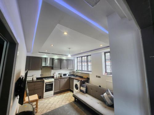 a kitchen with a blue light on the ceiling at Luxury Cottage Stay Rooms Free Wifi Old Trafford Manchester in Manchester