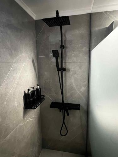 Ένα μπάνιο στο L28 apartment