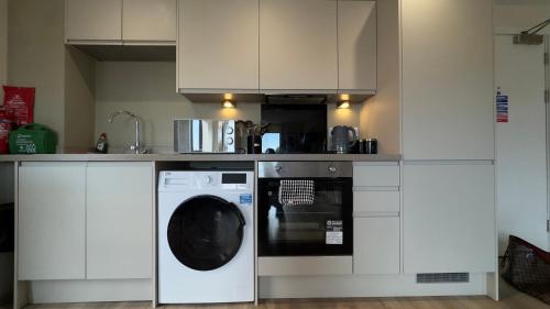 Richmond Row Apartments - Free On-Site Parking, WiFi & EV photo 171