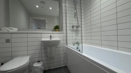 Richmond Row Apartments - Free On-Site Parking, WiFi & EV photo 186