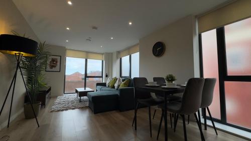 Richmond Row Apartments - Free On-Site Parking, WiFi & EV photo 177