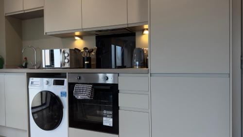 Richmond Row Apartments - Free On-Site Parking, WiFi & EV photo 180