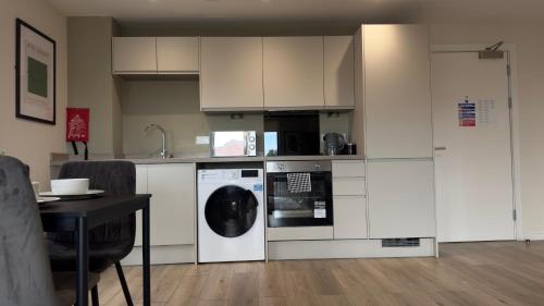 Richmond Row Apartments - Free On-Site Parking, WiFi & EV photo 182