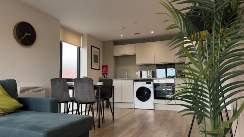 Richmond Row Apartments - Free On-Site Parking, WiFi & EV photo 163