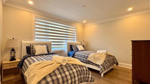 Katil atau katil-katil dalam bilik di Luxury 4BR Retreat with Pool, Piano, Spa & Games