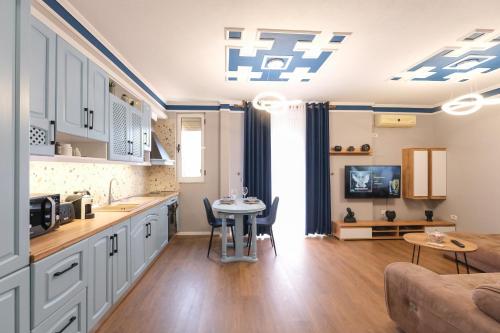 Matisse No15 - One Bedroom Apartment With Balcony