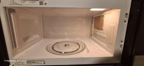 Bilik mandi di Bright & Chic 3-Bed Unit for Family or Business by UofA, Whyte Ave, Downtown in Edmonton
