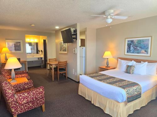 Ένα ή περισσότερα κρεβάτια σε δωμάτιο στο Thunderbird Lodge, Norman, OK