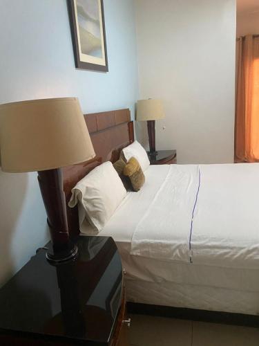 Postel nebo postele na pokoji v ubytování Amsy Hôtel