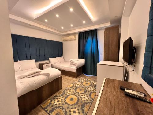 Ένα ή περισσότερα κρεβάτια σε δωμάτιο στο Pyramids loft view