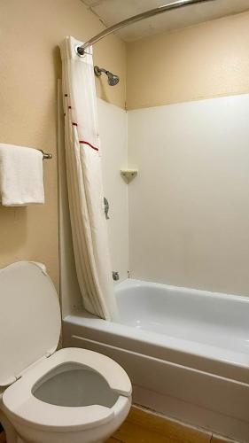 a bathroom with a toilet and a bath tub at Motel 6 Smyrna, GA in Atlanta