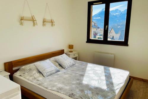 Katil atau katil-katil dalam bilik di Pretty F4 house with loggia in Briançon