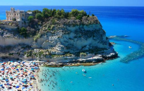 an island with a bunch of people on a beach at Silver horn apartment in Pizzo
