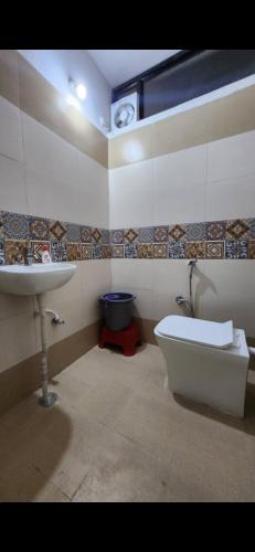 Ванная комната в Rangbhoomi Pg Guest House