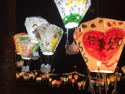 a group of balloons with a heart painted on them at Winnie Homestay in Longtian