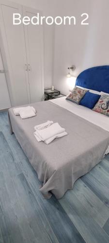 a bedroom with a bed with two towels on it at Cielo e Mare in Positano