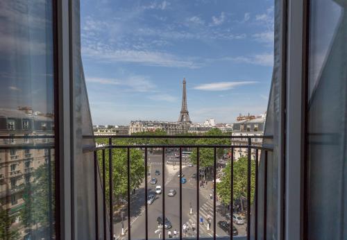 a window with a view of the eiffel tower at Hôtel La Comtesse in Paris