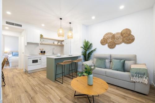 Bright renovated -Terrace -1Bedroom 1Bath