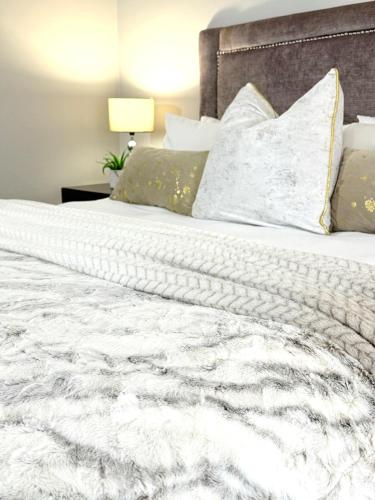 Katil atau katil-katil dalam bilik di Empire Investments Mbabane