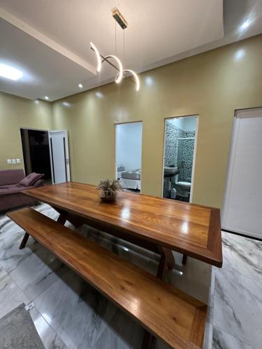 a wooden dining table in a living room at Casa no paraíso para temporada in Jijoca de Jericoacoara