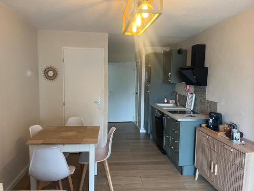 Η κουζίνα ή μικρή κουζίνα στο Apartment - La Grande Motte - fully equipped