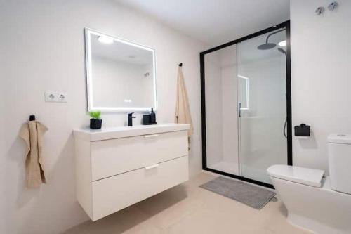 Ένα μπάνιο στο Beautiful apartment in Fuengirola