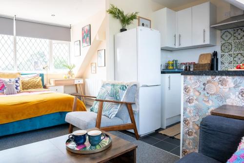 Η κουζίνα ή μικρή κουζίνα στο #10 Cozy Solihull Studio Near NEC & BHX