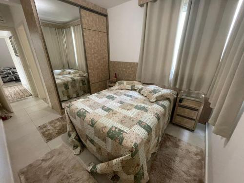 a bedroom with a bed and a large mirror at cód 24 - Excelente apartamento aconchegante! in Governador Celso Ramos