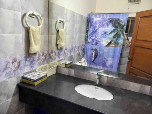 Koupelna v ubytování Family Friendly 3BR Home DHA Phase 8 Prime location