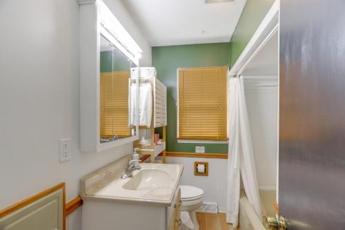 Ένα μπάνιο στο Steps to Lake Erie! Cedar Point Home Base with Deck