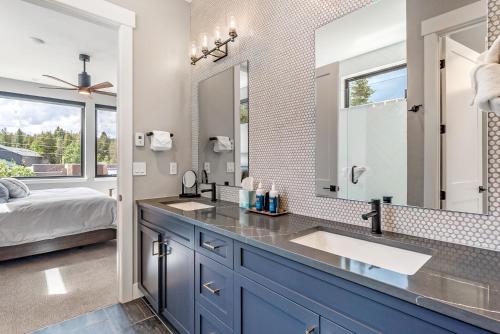 Phòng tắm tại Luxury Downtown Condo - Rendezvous Center 201