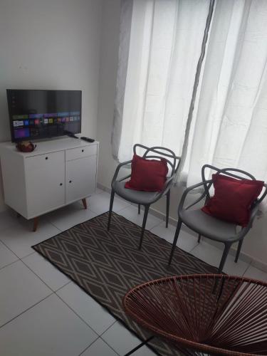 TV a/nebo společenská místnost v ubytování Studio Urbano - a um pulo do centro da cidade