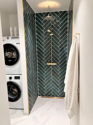 a laundry room with a washer and dryer at Central Odense Hideaway Courtyard Apartment in Odense