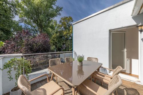 a patio with a table and chairs at Mango Living I Harmony I modern I 3 Schlafzimmer I 93 qm I 8 Personen in Mönchengladbach